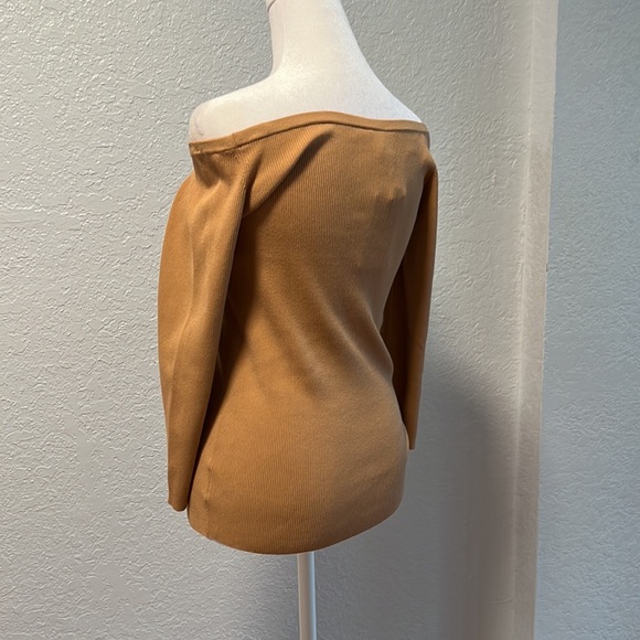 Michael Kors off shoulder Top - Picture 5 of 9